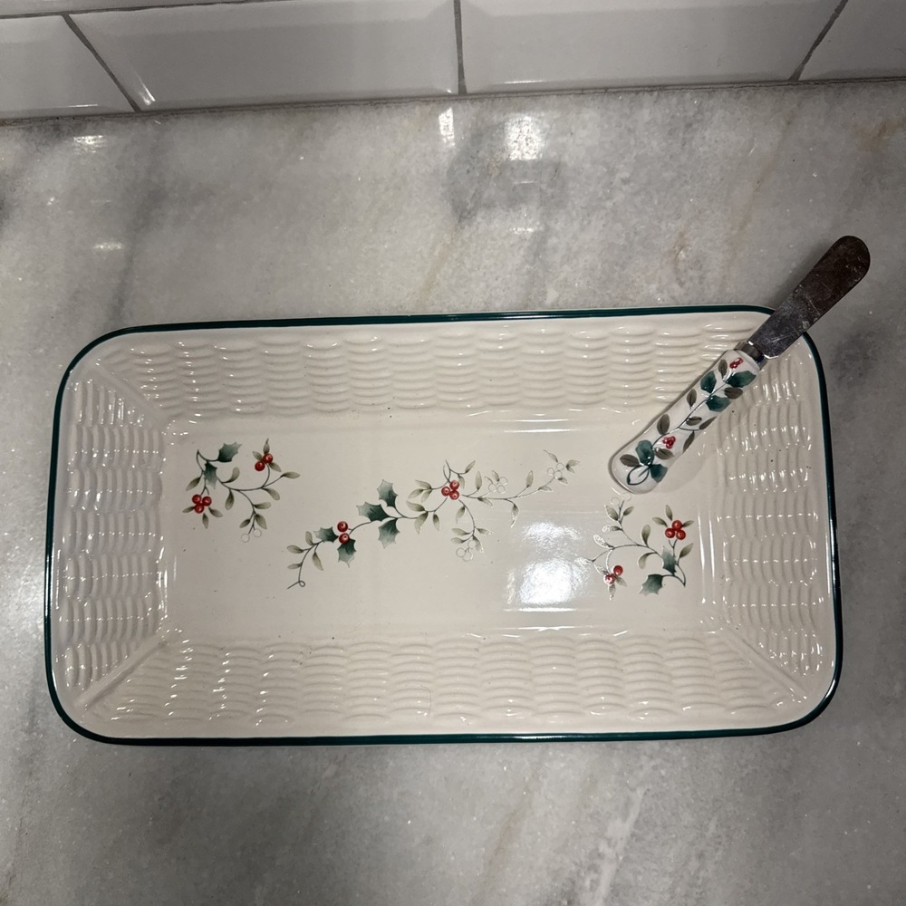 Pfaltzgraff Winterberry Wicker‎ Tray Ceramic With Winterberry Spreader